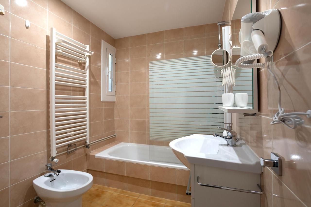 Bonita Casa Adosada Con Jardin Privado Y Piscina Comunitaria Calella De Palafrugell Kültér fotó